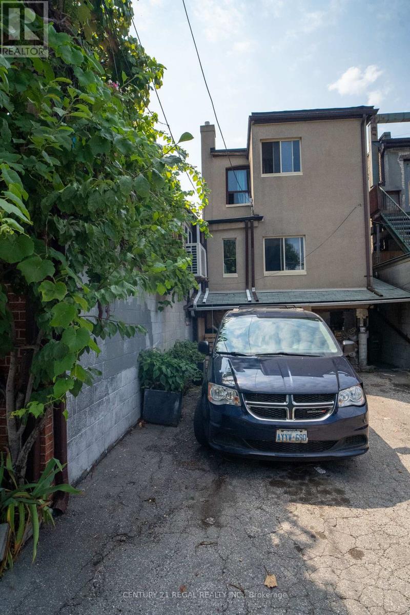 736 St. Clair Avenue W, Toronto, Ontario M6C 1B7 - Photo 31 - C12313221