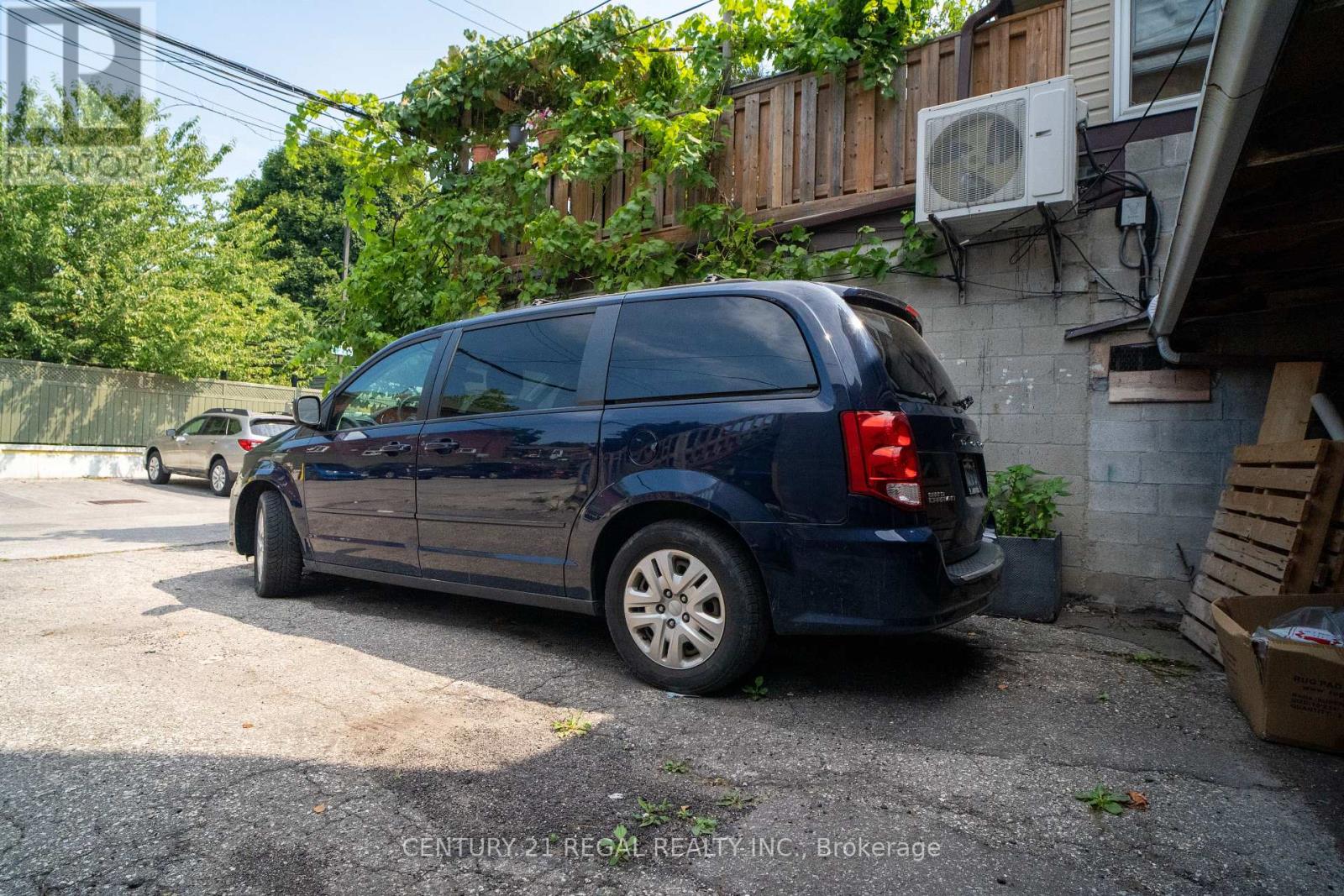 736 St. Clair Avenue W, Toronto, Ontario M6C 1B7 - Photo 32 - C12313221