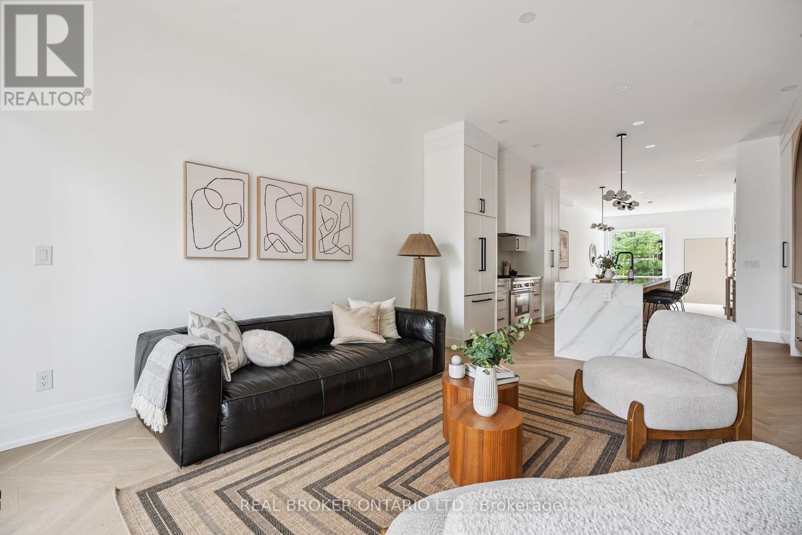 Property at 98 HOGARTH AVENUE image 2