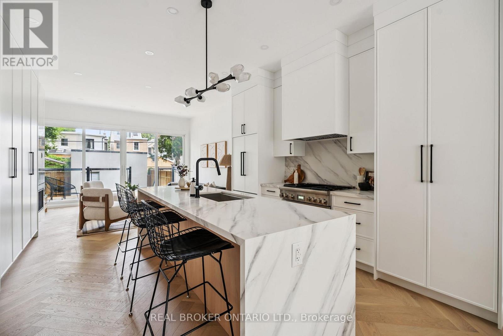 Property at 98 HOGARTH AVENUE image 5