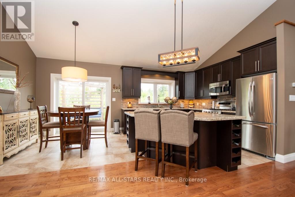 15 Rustlewood Avenue, Kawartha Lakes, Ontario  L0A 1A0 - Photo 11 - X12324095