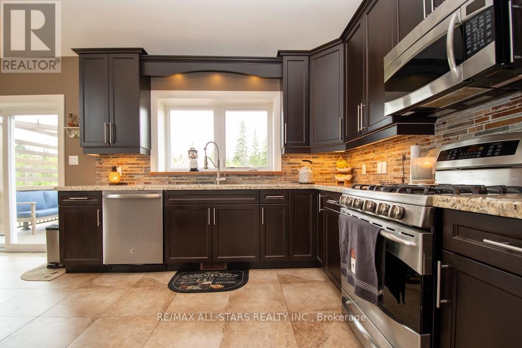 15 Rustlewood Avenue, Kawartha Lakes, Ontario  L0A 1A0 - Photo 13 - X12324095