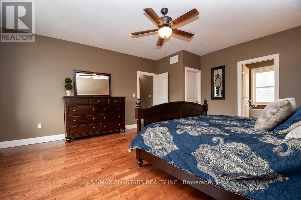 15 Rustlewood Avenue, Kawartha Lakes, Ontario  L0A 1A0 - Photo 17 - X12324095