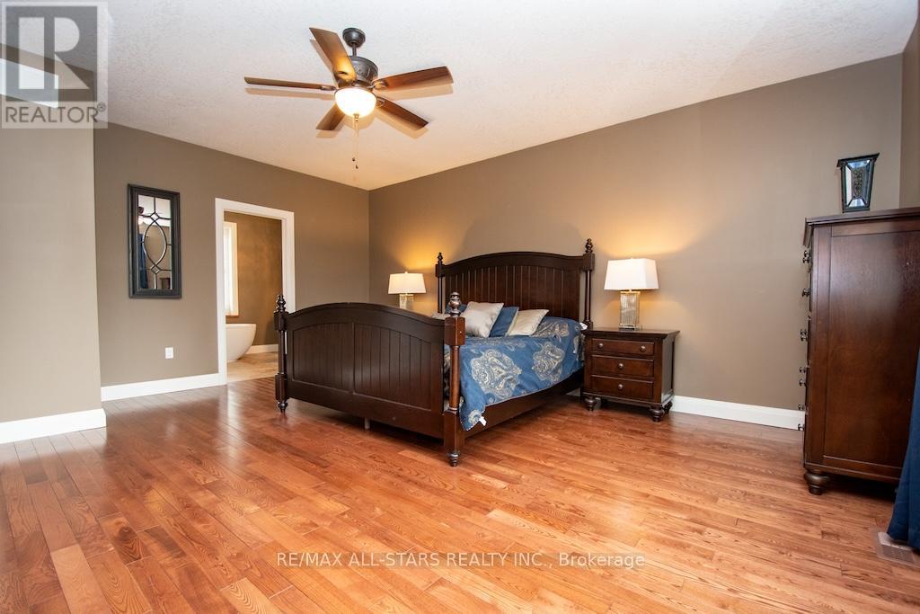 15 Rustlewood Avenue, Kawartha Lakes, Ontario  L0A 1A0 - Photo 18 - X12324095