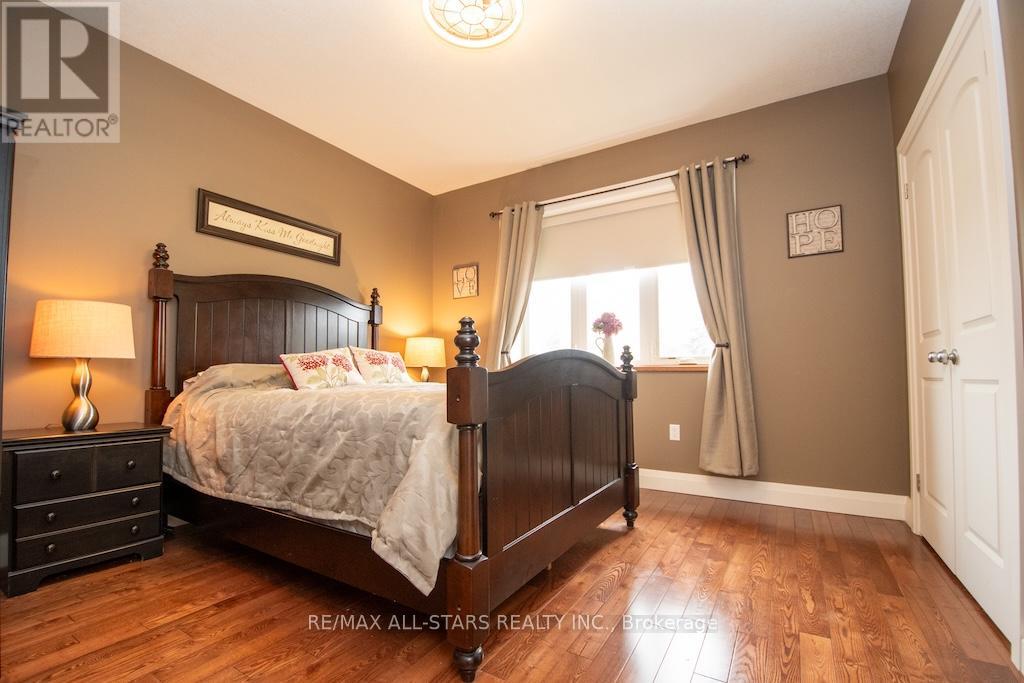 15 Rustlewood Avenue, Kawartha Lakes, Ontario  L0A 1A0 - Photo 22 - X12324095