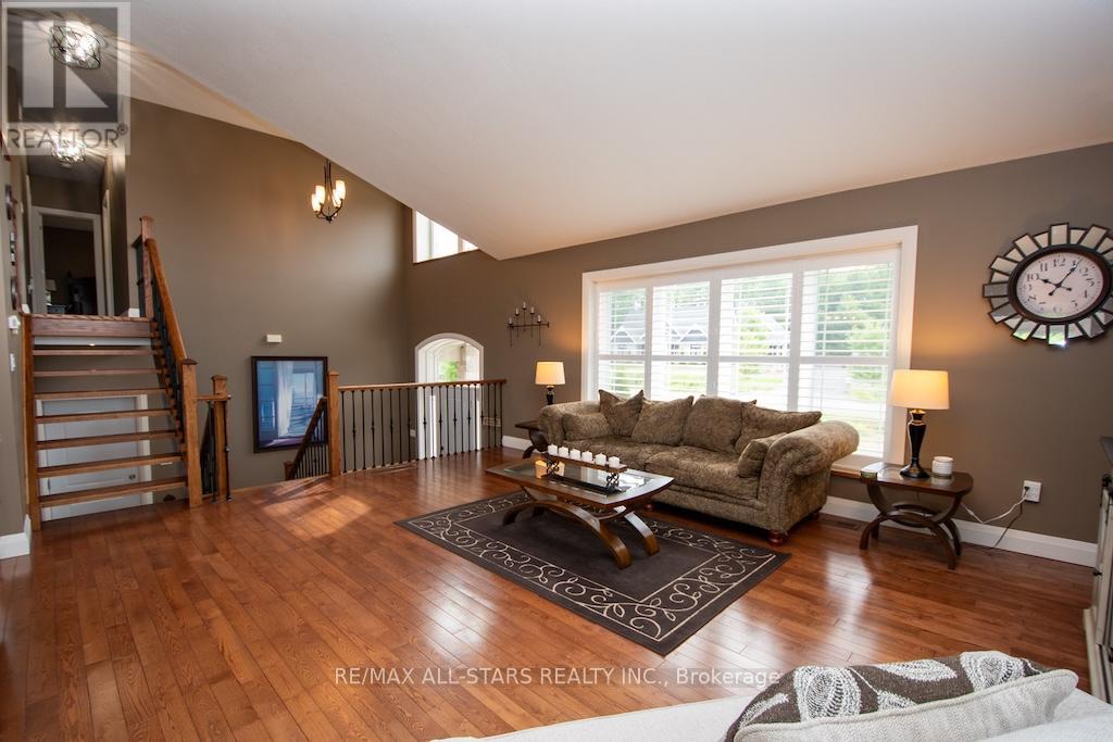 15 Rustlewood Avenue, Kawartha Lakes, Ontario  L0A 1A0 - Photo 9 - X12324095