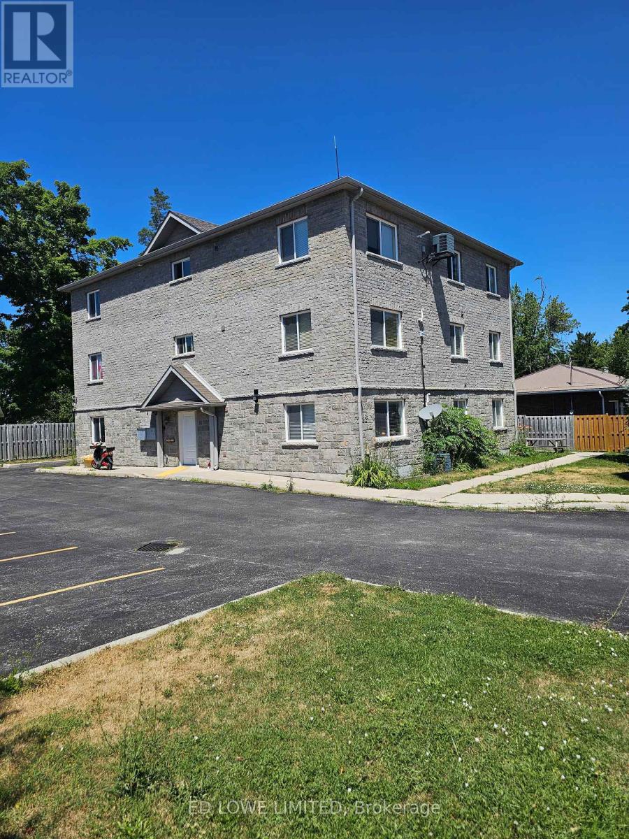 82 Fittons Road E, Orillia, Ontario  L3V 2J5 - Photo 2 - S12323957