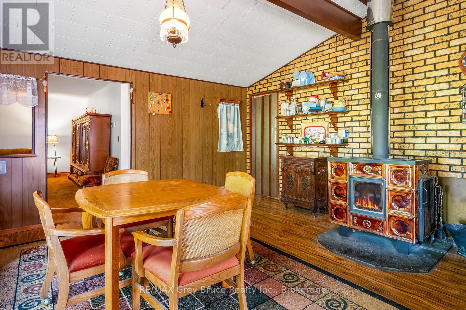 465 Shoreline Avenue, South Bruce Peninsula, Ontario  N0H 2T0 - Photo 14 - X12324227