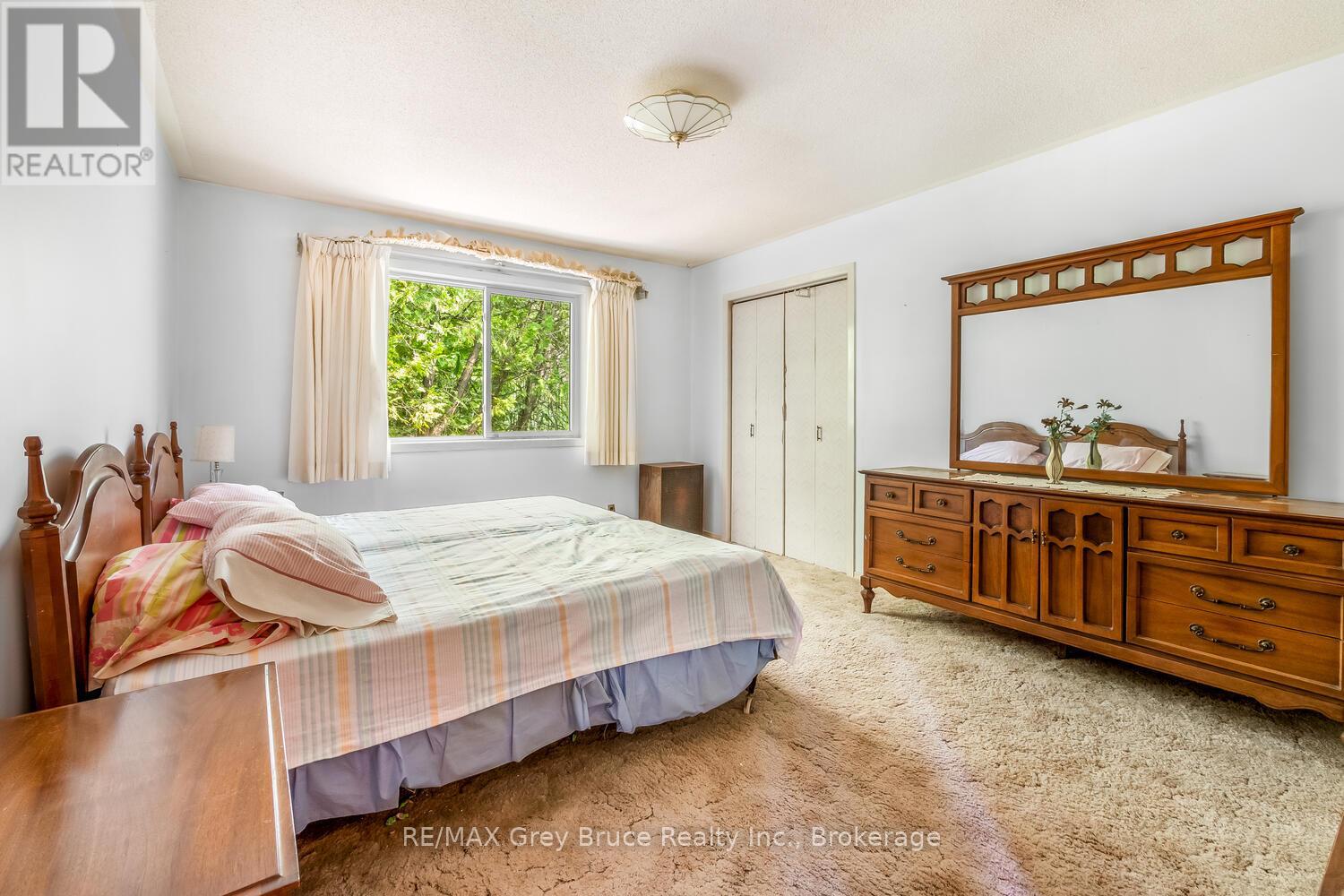 465 Shoreline Avenue, South Bruce Peninsula, Ontario  N0H 2T0 - Photo 18 - X12324227