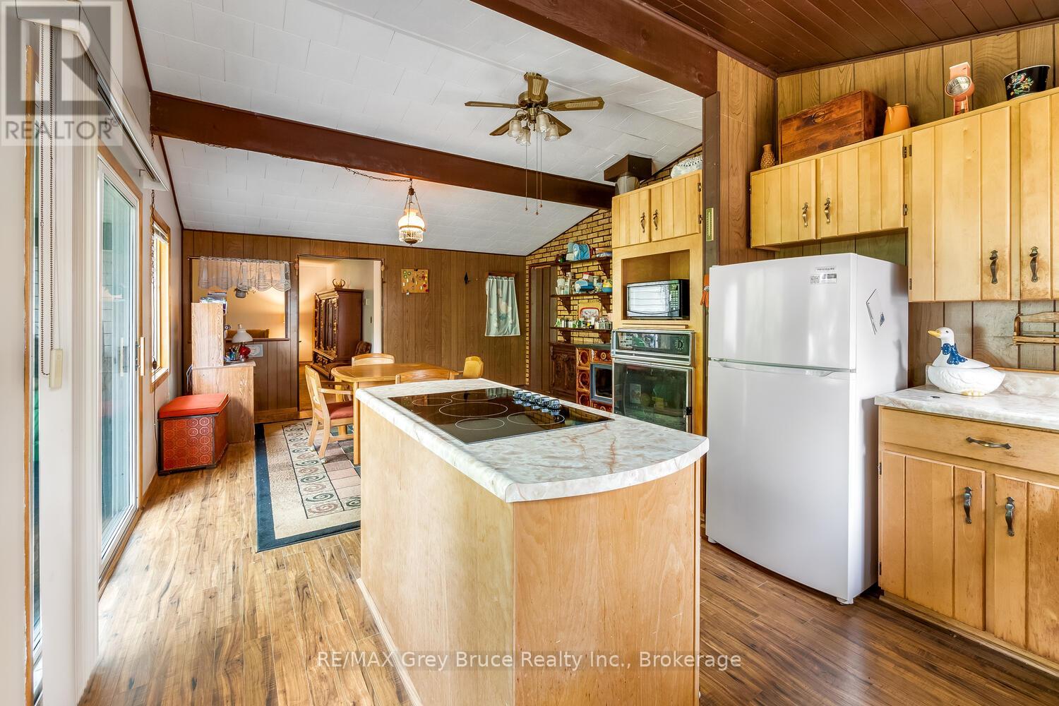 465 Shoreline Avenue, South Bruce Peninsula, Ontario  N0H 2T0 - Photo 12 - X12324227