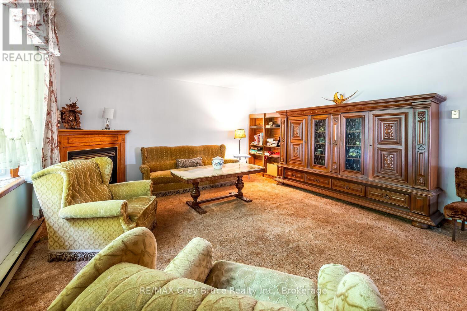465 Shoreline Avenue, South Bruce Peninsula, Ontario  N0H 2T0 - Photo 16 - X12324227