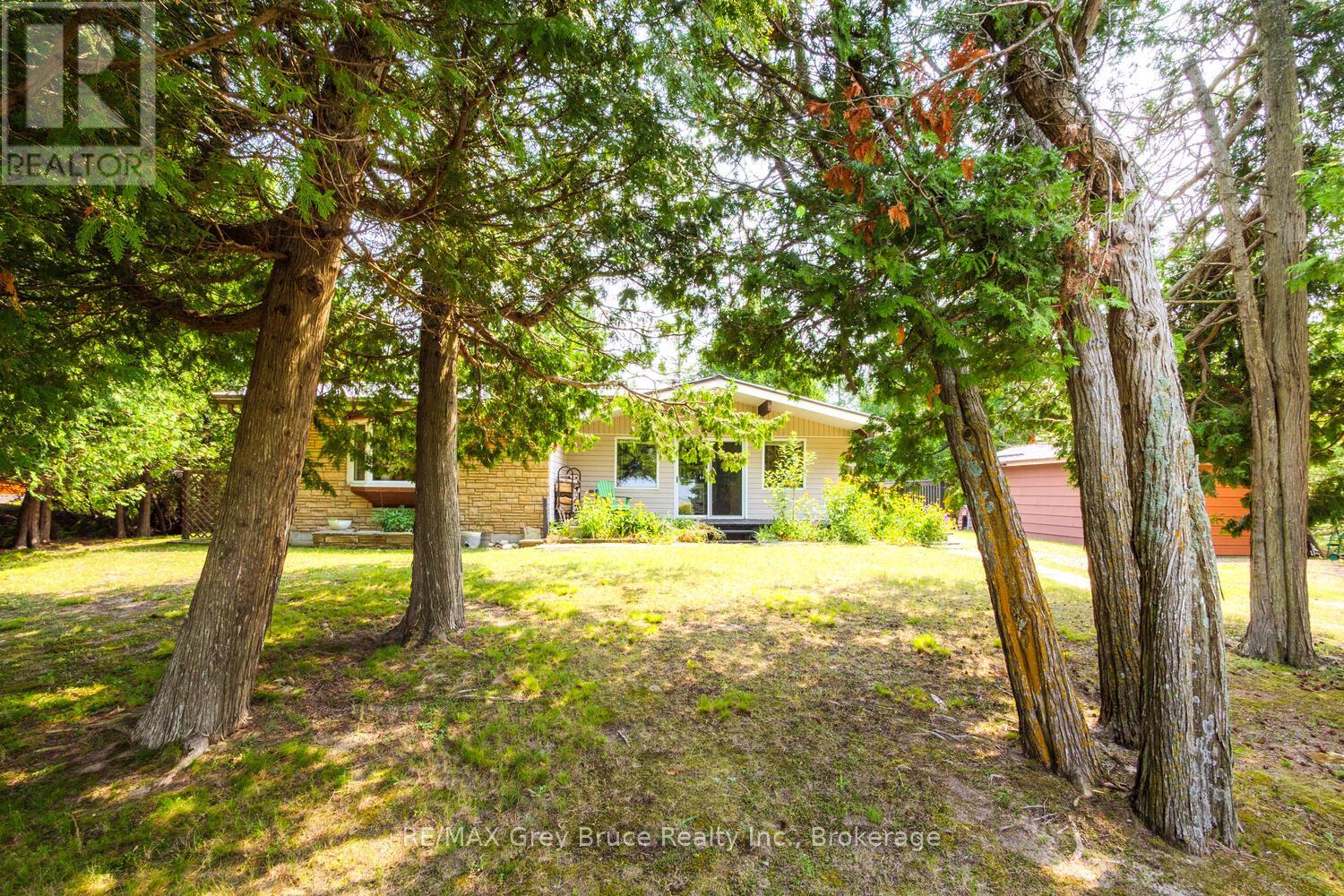 465 Shoreline Avenue, South Bruce Peninsula, Ontario  N0H 2T0 - Photo 2 - X12324227