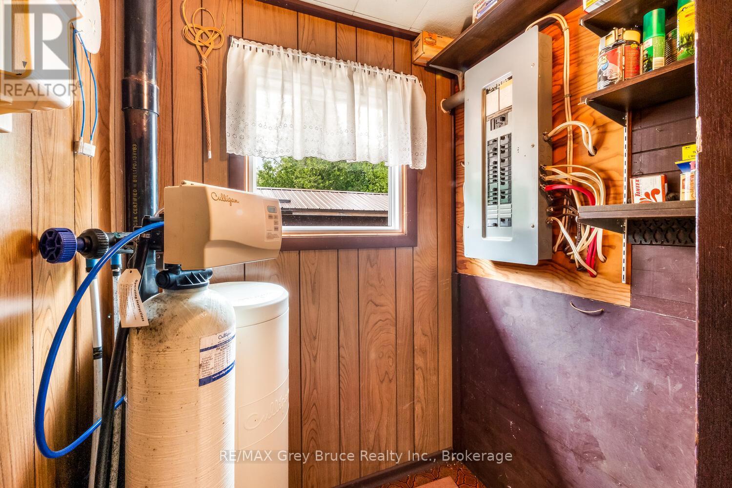 465 Shoreline Avenue, South Bruce Peninsula, Ontario  N0H 2T0 - Photo 23 - X12324227