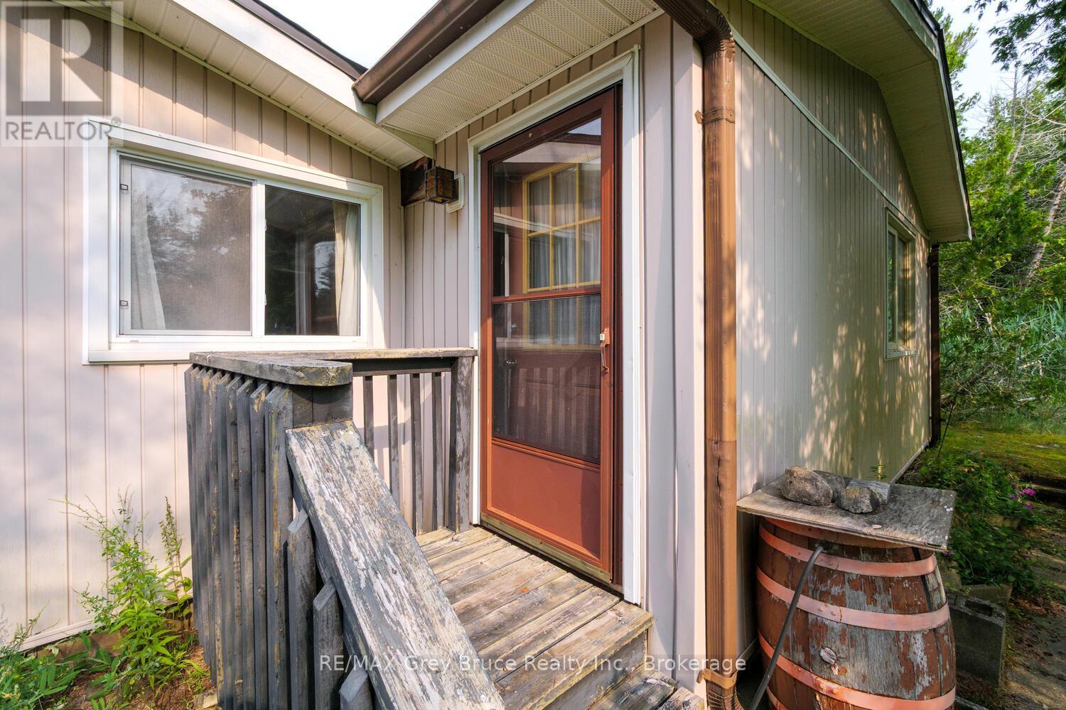 465 Shoreline Avenue, South Bruce Peninsula, Ontario  N0H 2T0 - Photo 25 - X12324227