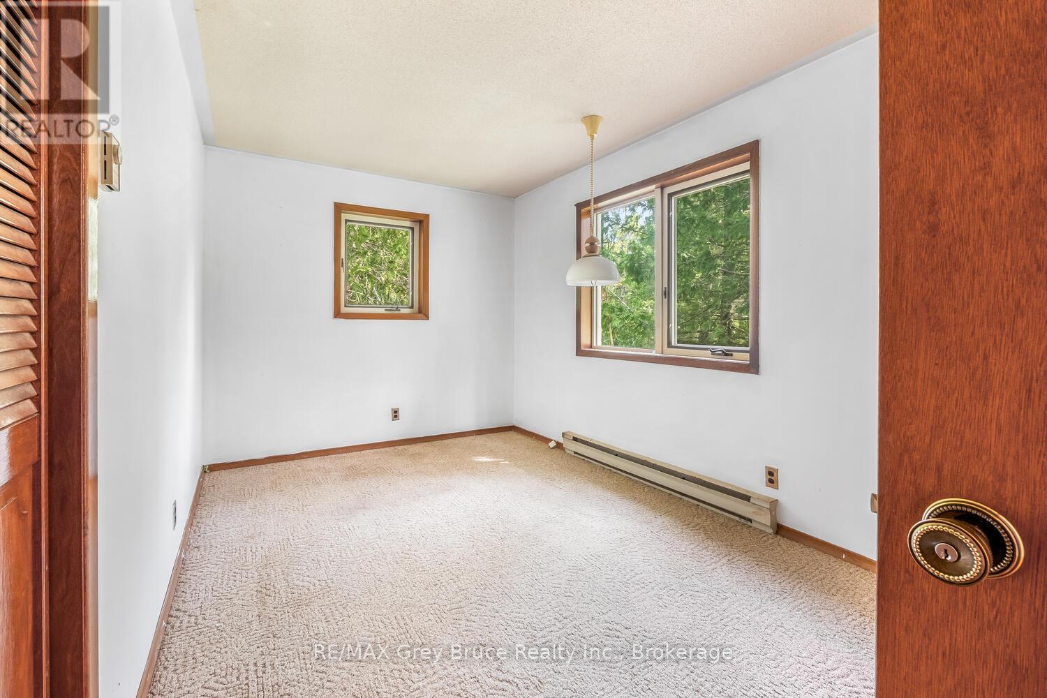 465 Shoreline Avenue, South Bruce Peninsula, Ontario  N0H 2T0 - Photo 19 - X12324227