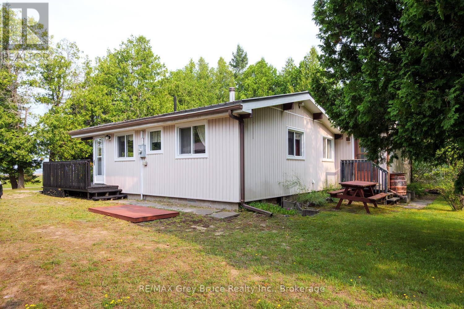 465 Shoreline Avenue, South Bruce Peninsula, Ontario  N0H 2T0 - Photo 27 - X12324227