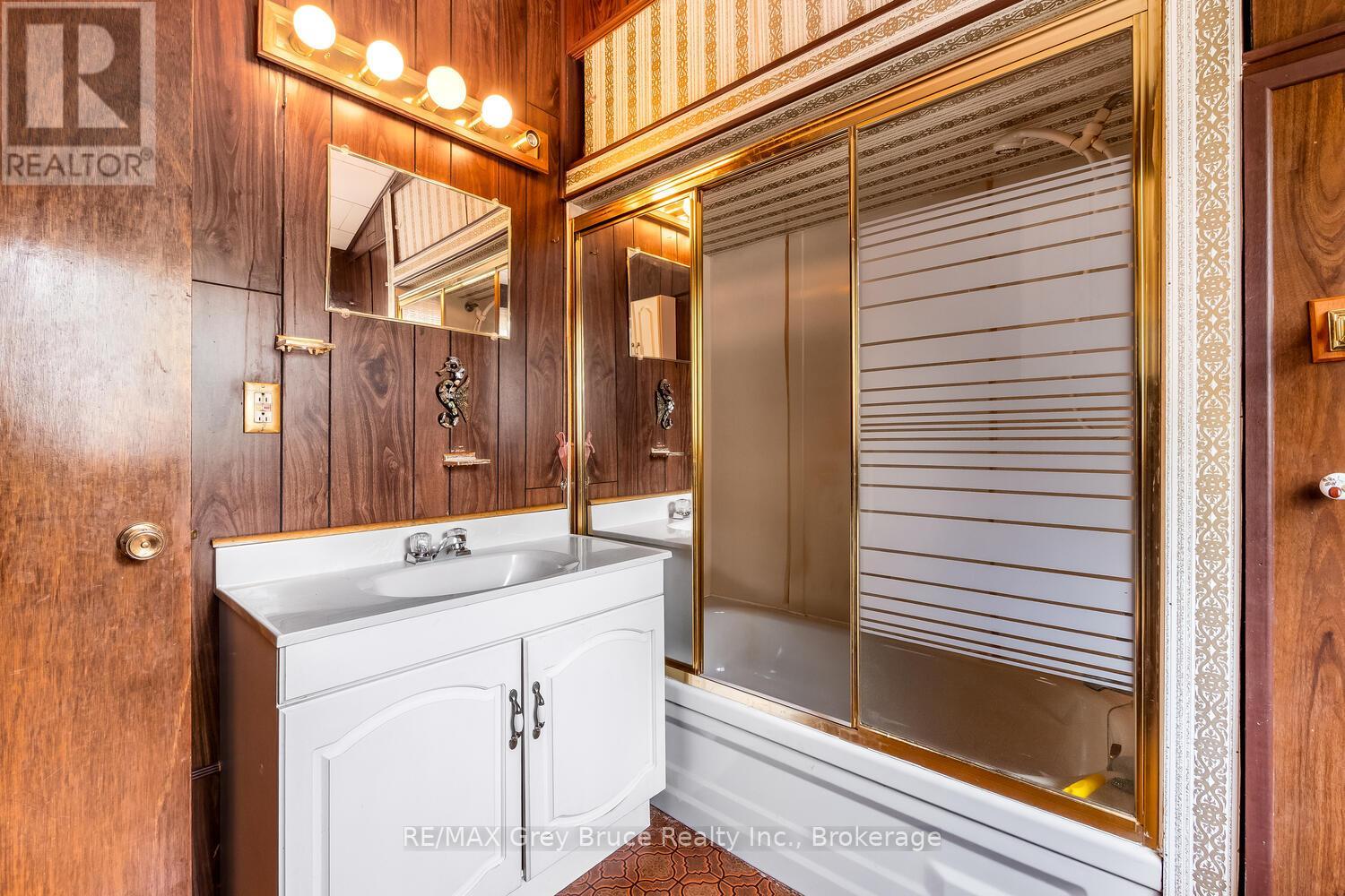 465 Shoreline Avenue, South Bruce Peninsula, Ontario  N0H 2T0 - Photo 22 - X12324227