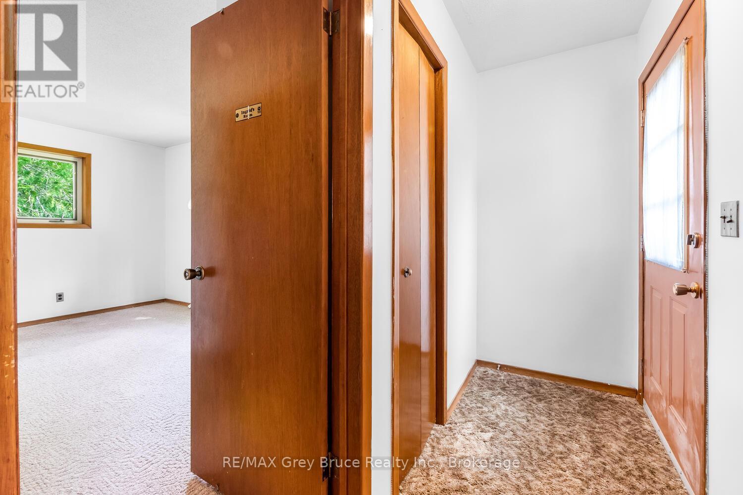 465 Shoreline Avenue, South Bruce Peninsula, Ontario  N0H 2T0 - Photo 24 - X12324227