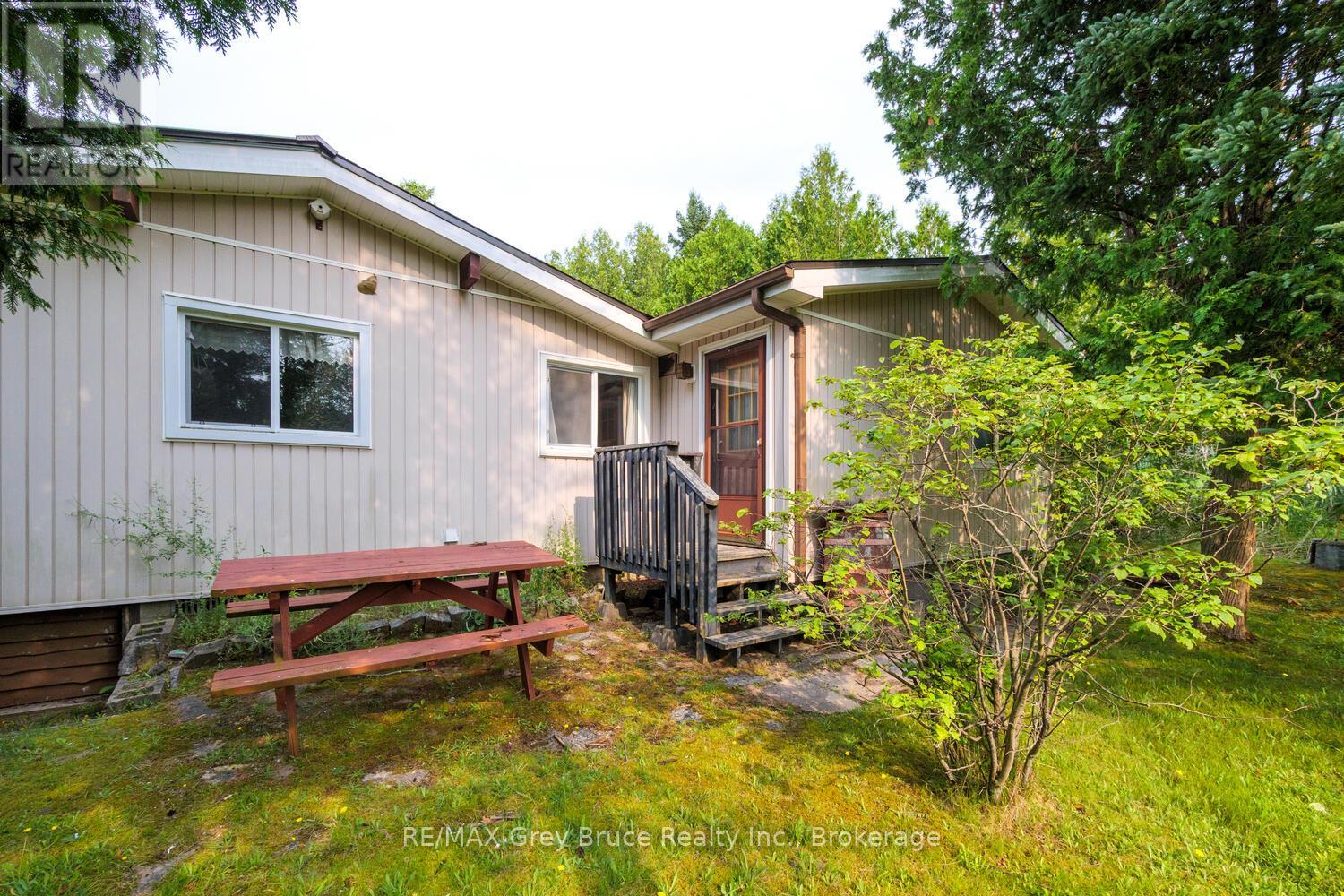 465 Shoreline Avenue, South Bruce Peninsula, Ontario  N0H 2T0 - Photo 26 - X12324227