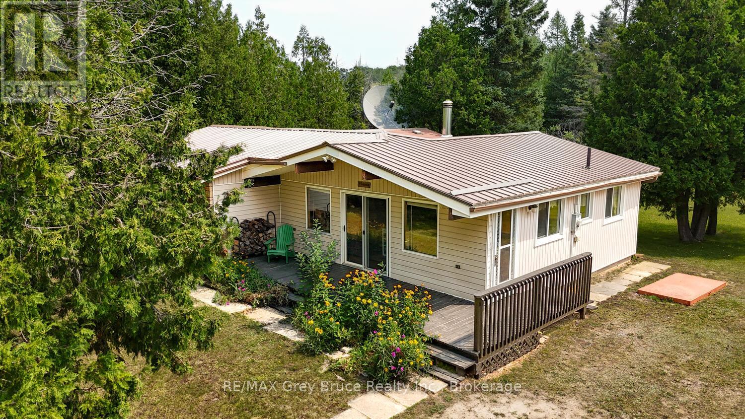 465 Shoreline Avenue, South Bruce Peninsula, Ontario  N0H 2T0 - Photo 4 - X12324227