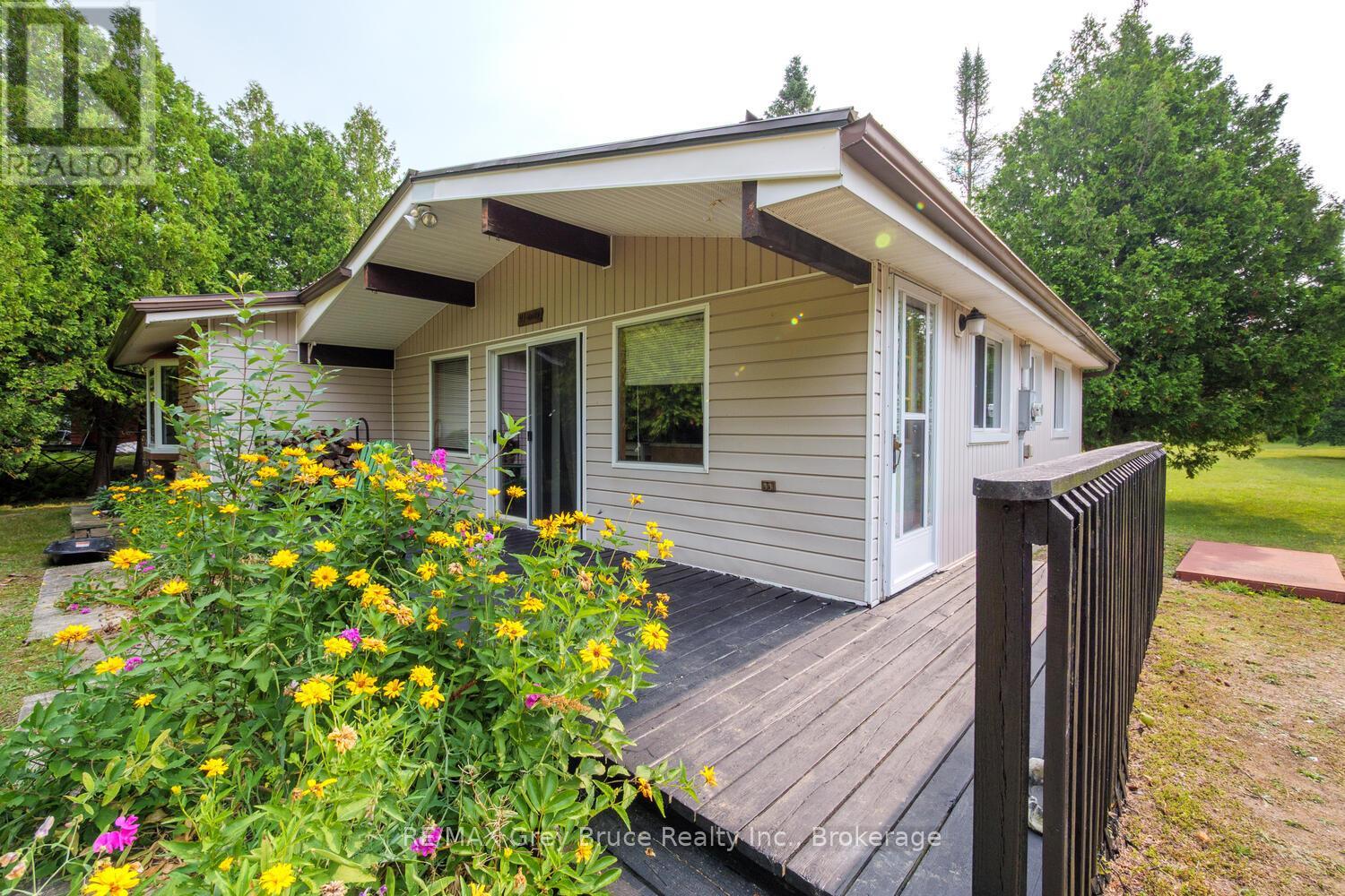 465 Shoreline Avenue, South Bruce Peninsula, Ontario  N0H 2T0 - Photo 6 - X12324227