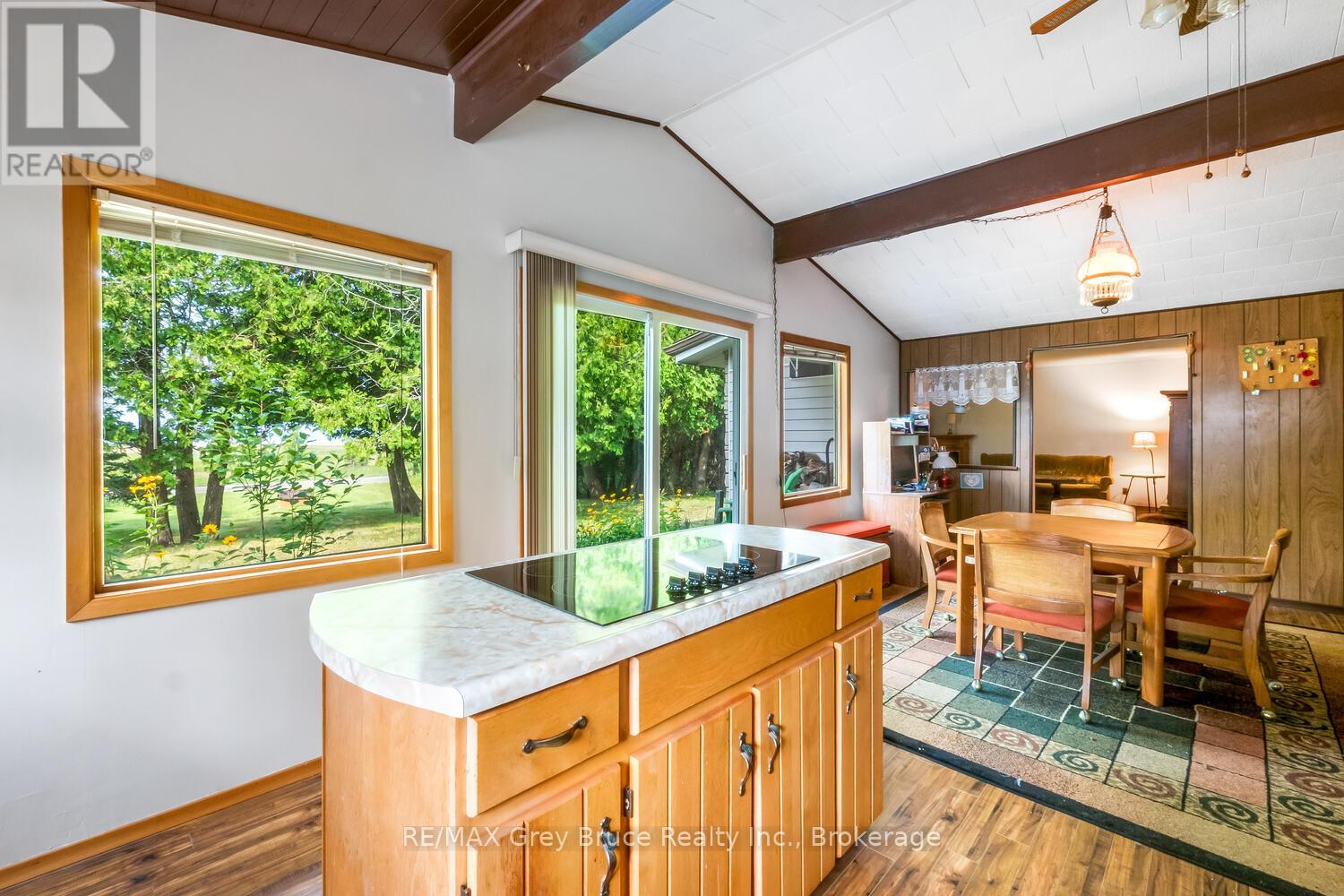 465 Shoreline Avenue, South Bruce Peninsula, Ontario  N0H 2T0 - Photo 9 - X12324227