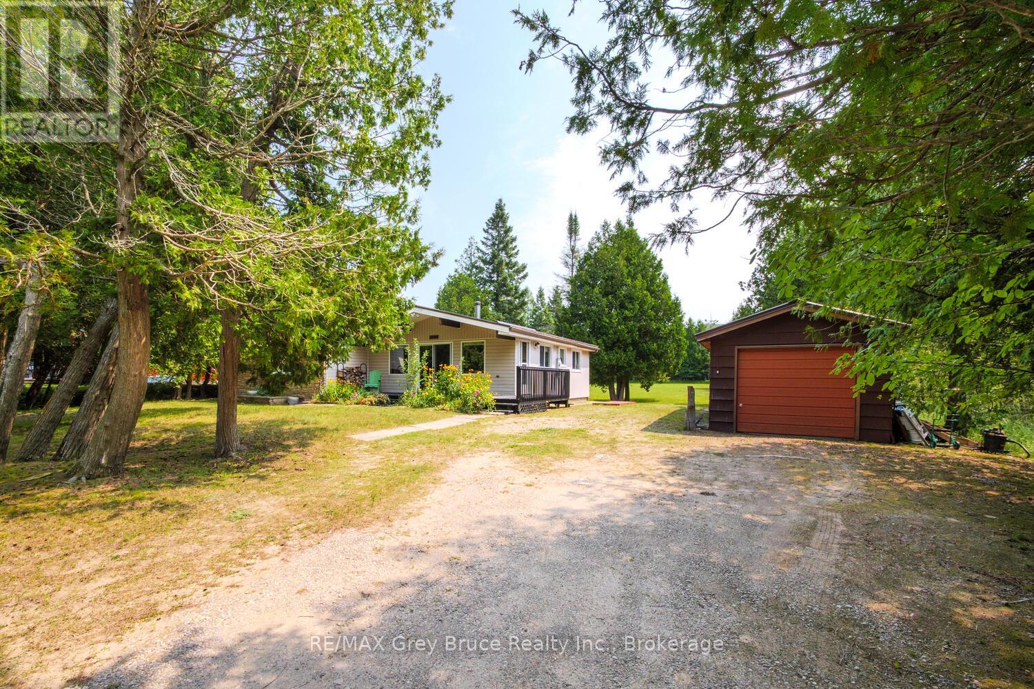 465 Shoreline Avenue, South Bruce Peninsula, Ontario  N0H 2T0 - Photo 40 - X12324227