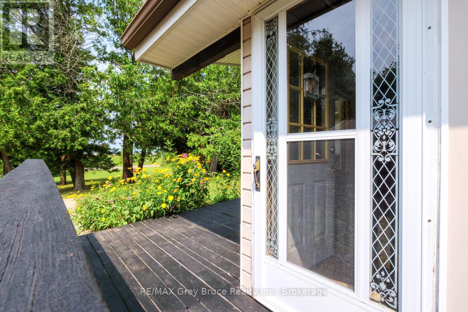 465 Shoreline Avenue, South Bruce Peninsula, Ontario  N0H 2T0 - Photo 7 - X12324227