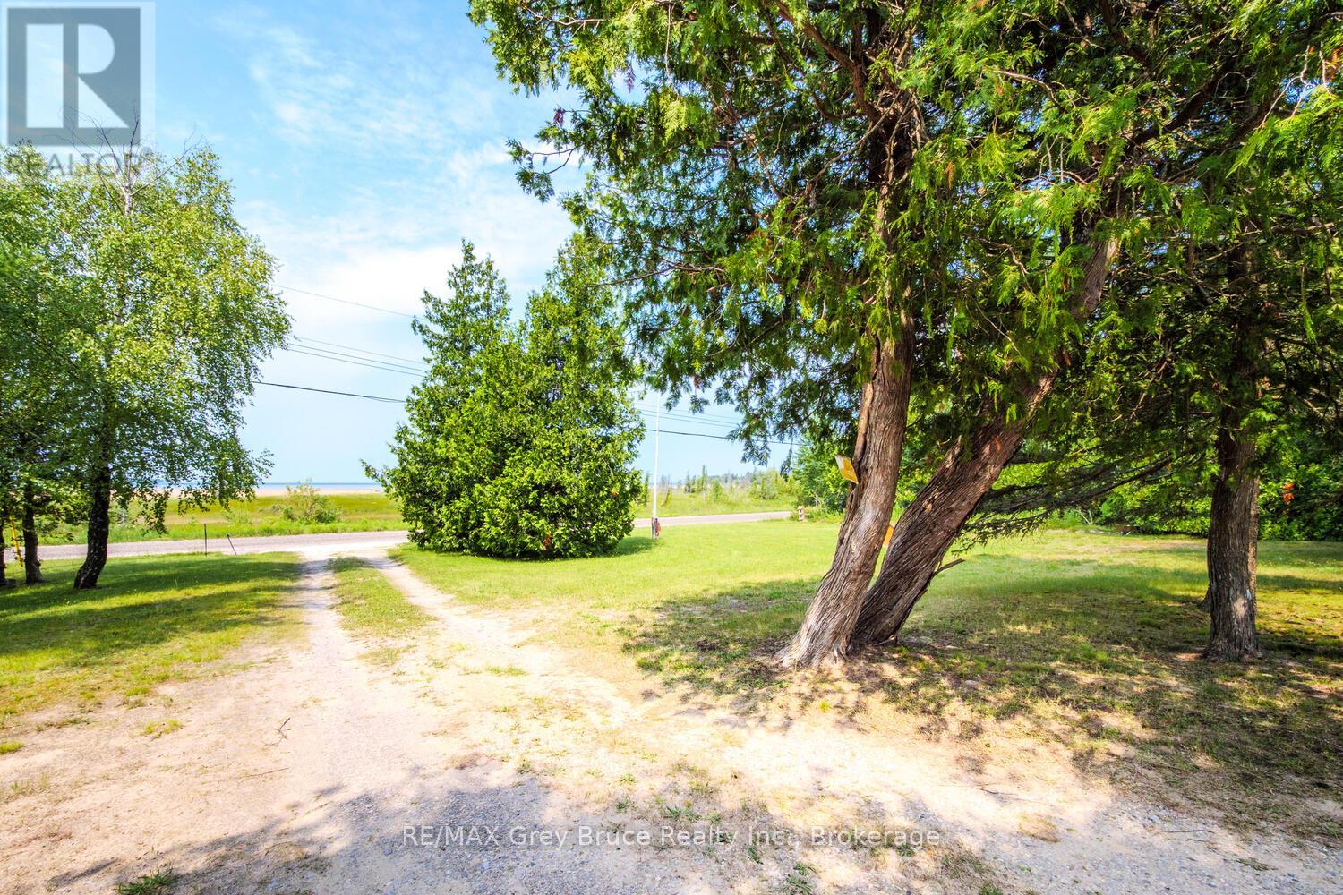 465 Shoreline Avenue, South Bruce Peninsula, Ontario  N0H 2T0 - Photo 33 - X12324227