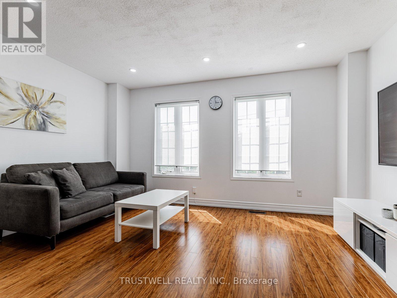 Property at 127 TORBARRIE ROAD image 3