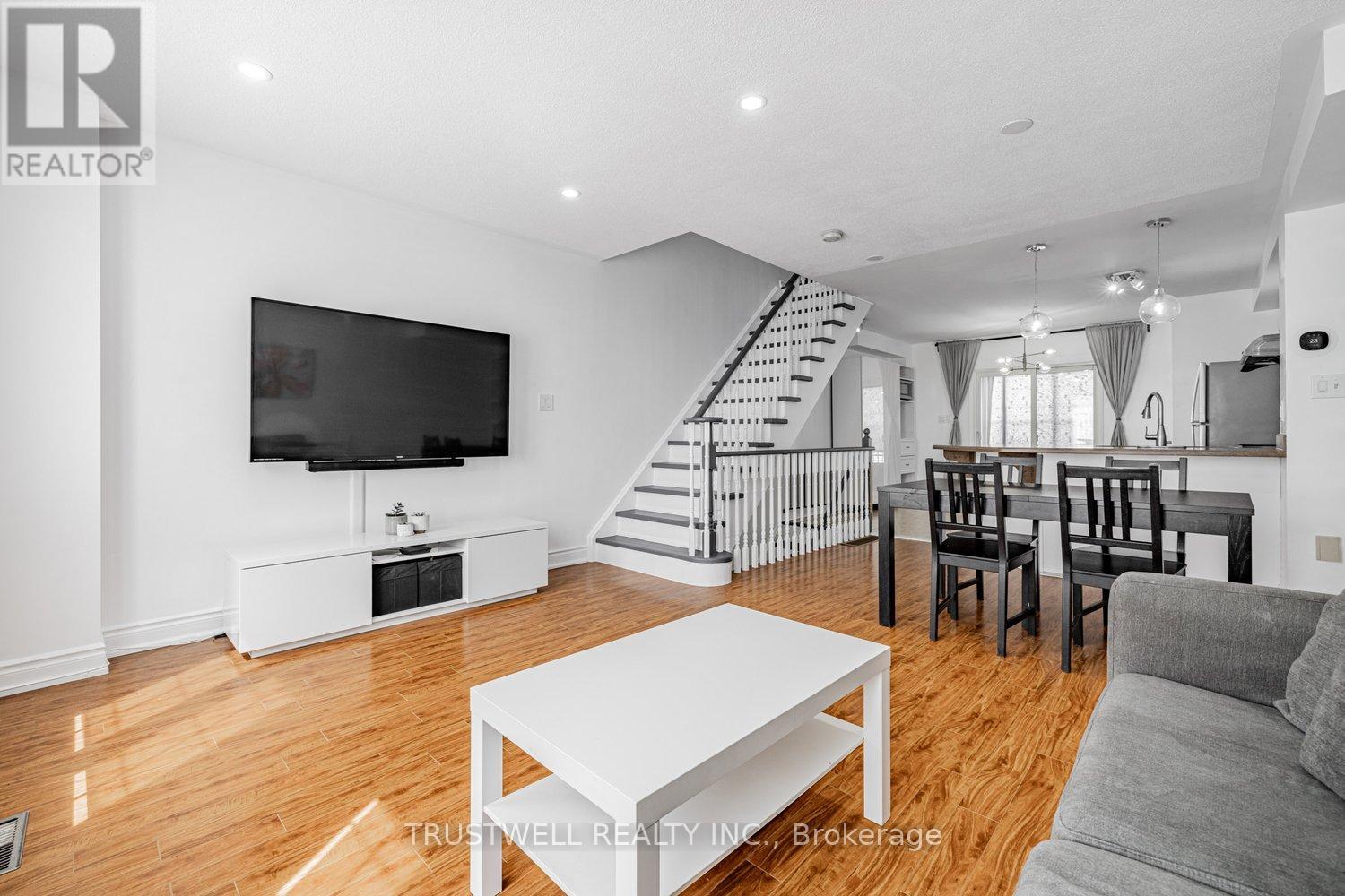 Property at 127 TORBARRIE ROAD image 5