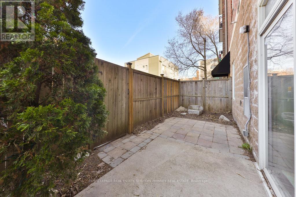 105 - 459 Kerr Street, Oakville, Ontario  L6K 3C2 - Photo 18 - W12324052