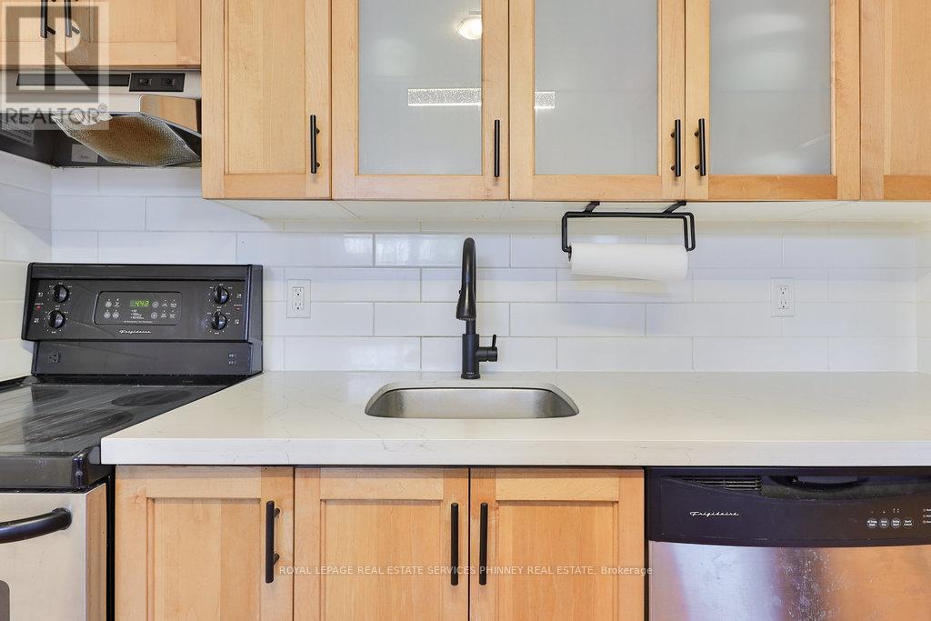 105 - 459 Kerr Street, Oakville, Ontario  L6K 3C2 - Photo 7 - W12324052
