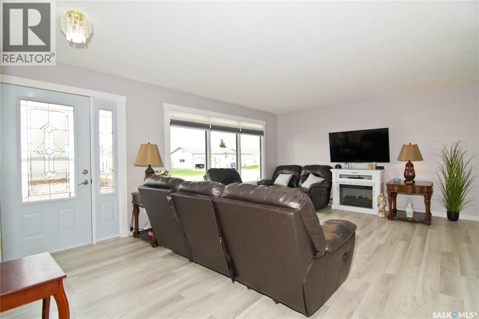 403 2nd Avenue W, Montmartre, Saskatchewan  S0G 3M0 - Photo 3 - SK005615