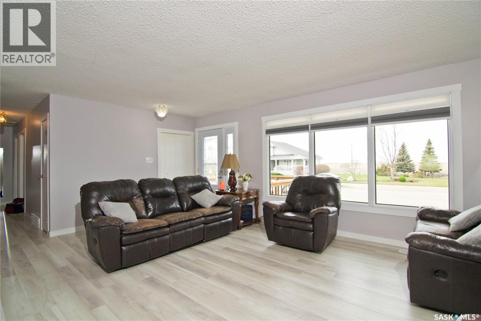 403 2nd Avenue W, Montmartre, Saskatchewan  S0G 3M0 - Photo 2 - SK005615