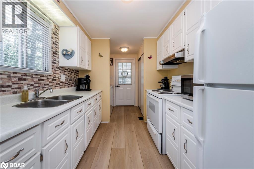 3 Carruthers Street N, Wasaga Beach, Ontario  L9Z 1K2 - Photo 6 - 40748560