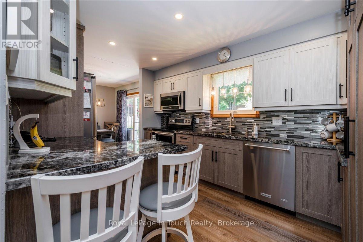 14 Maplegate Road, Tiny, Ontario  L0L 2T0 - Photo 11 - S12249027