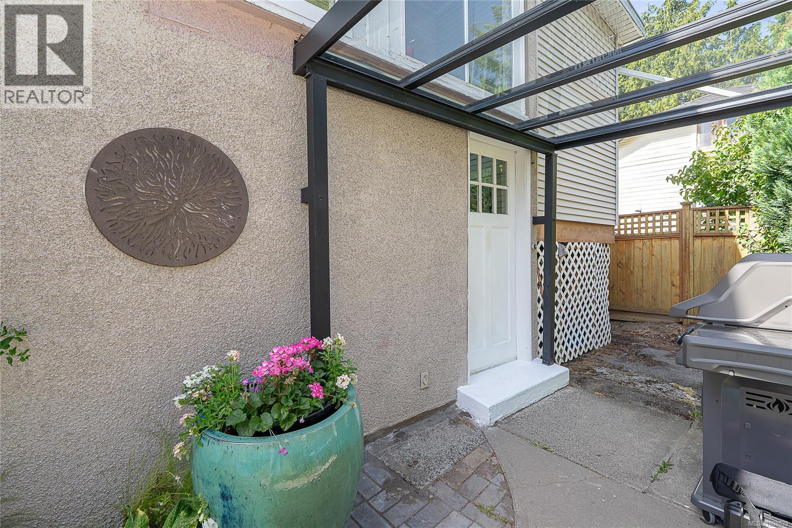 Property at 3275 Wascana St image 4