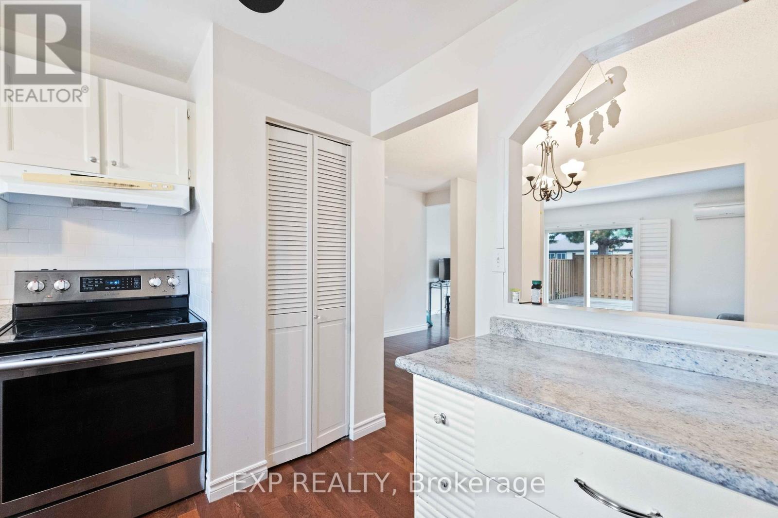 10 Claudette Gate, Hamilton, Ontario  L9B 1T5 - Photo 6 - X12324023