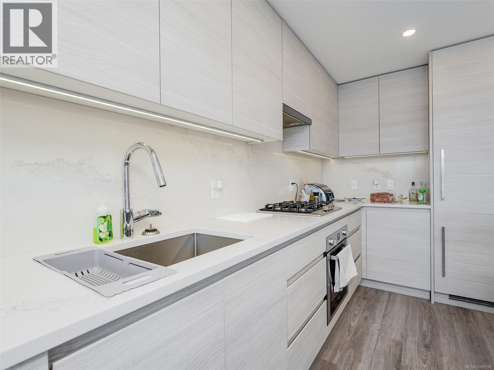 1404 777 Herald St, Victoria, British Columbia  V8W 1S5 - Photo 10 - 1009196