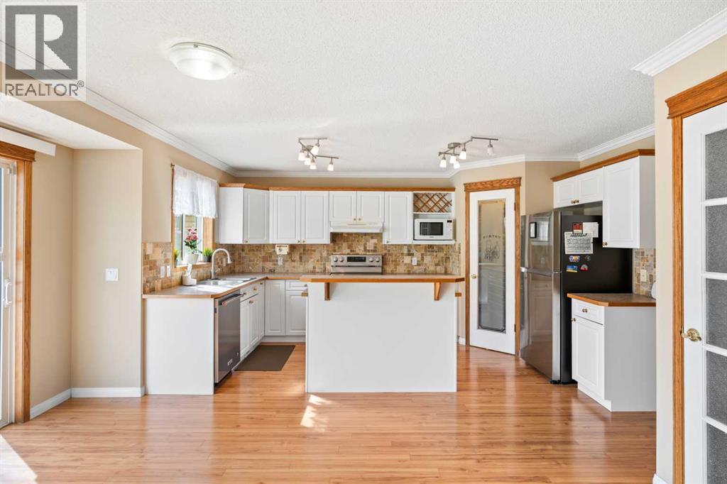 Property at 55 Somercrest Grove SW image 4