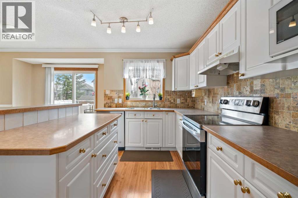 Property at 55 Somercrest Grove SW image 5