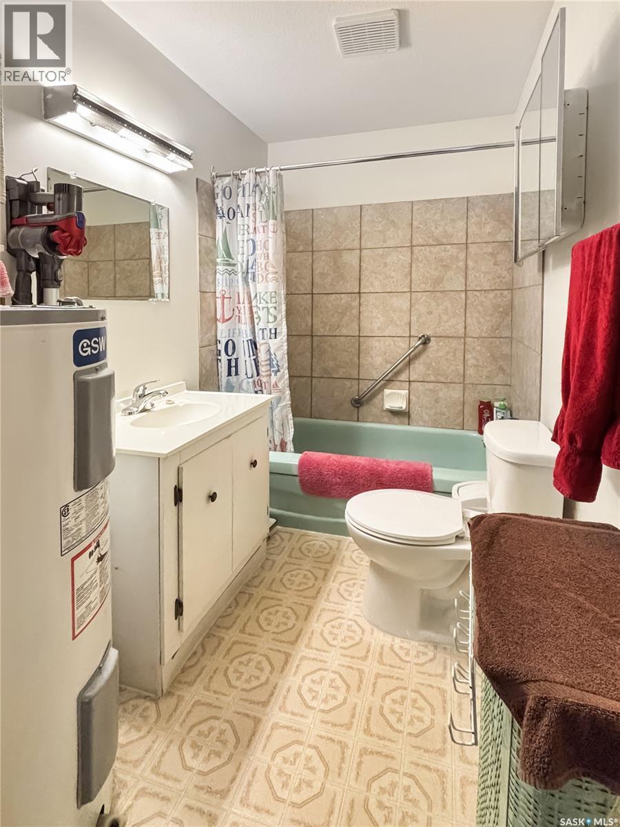 9261 Clement Crescent, Cochin, Saskatchewan  S0M 0L0 - Photo 9 - SK014571