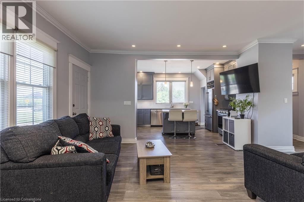 Property at 649 LAKESHORE Road image 5