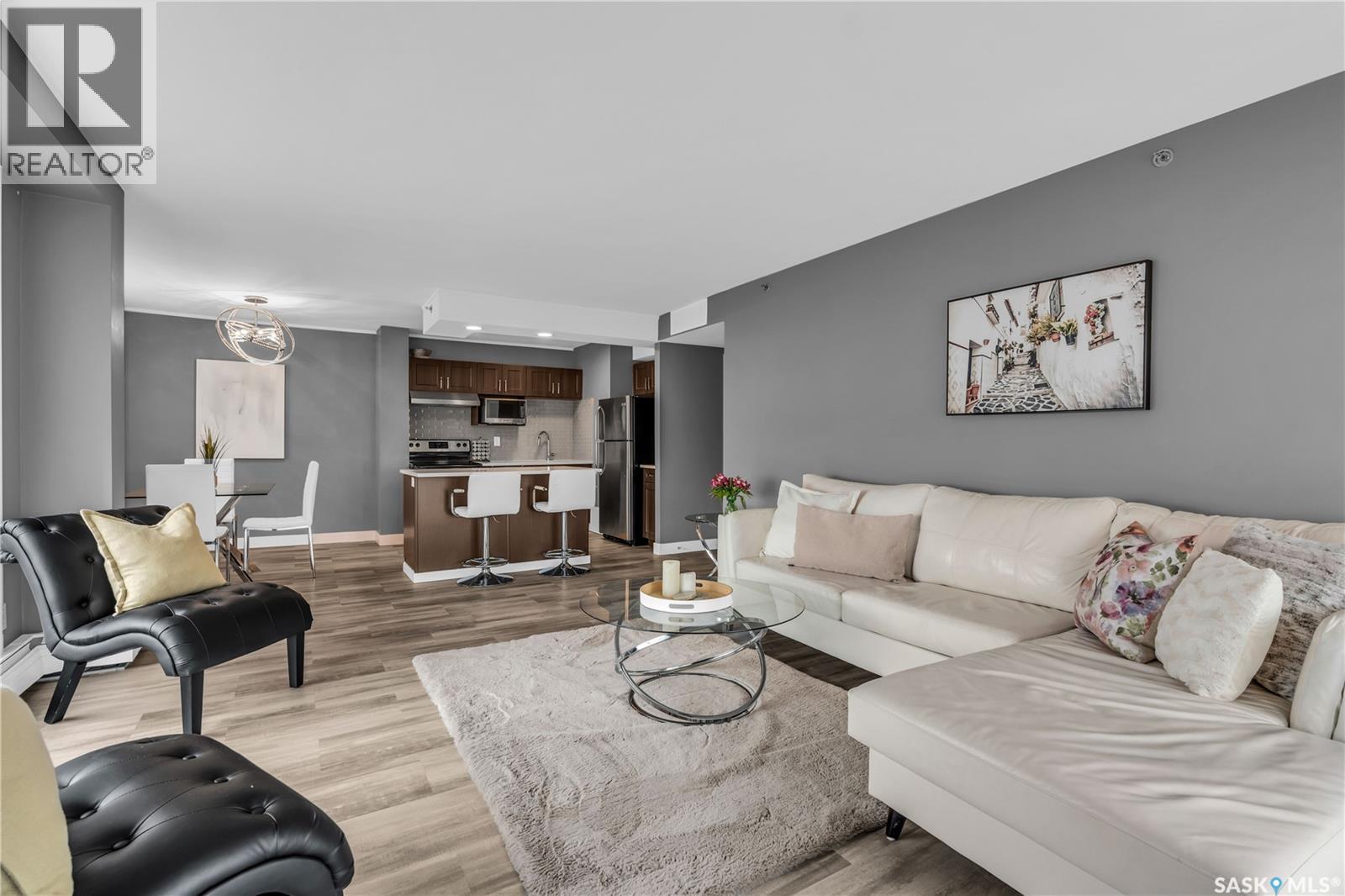Property at 1606 320 5th AVENUE N image 3