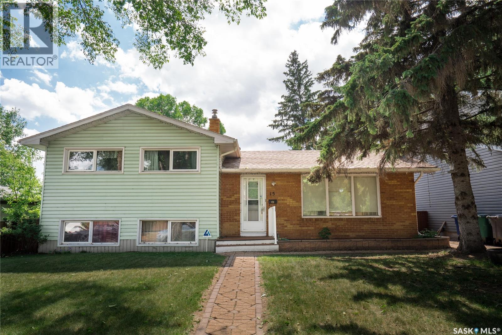 Property at 15 Richmond CRESCENT image 1