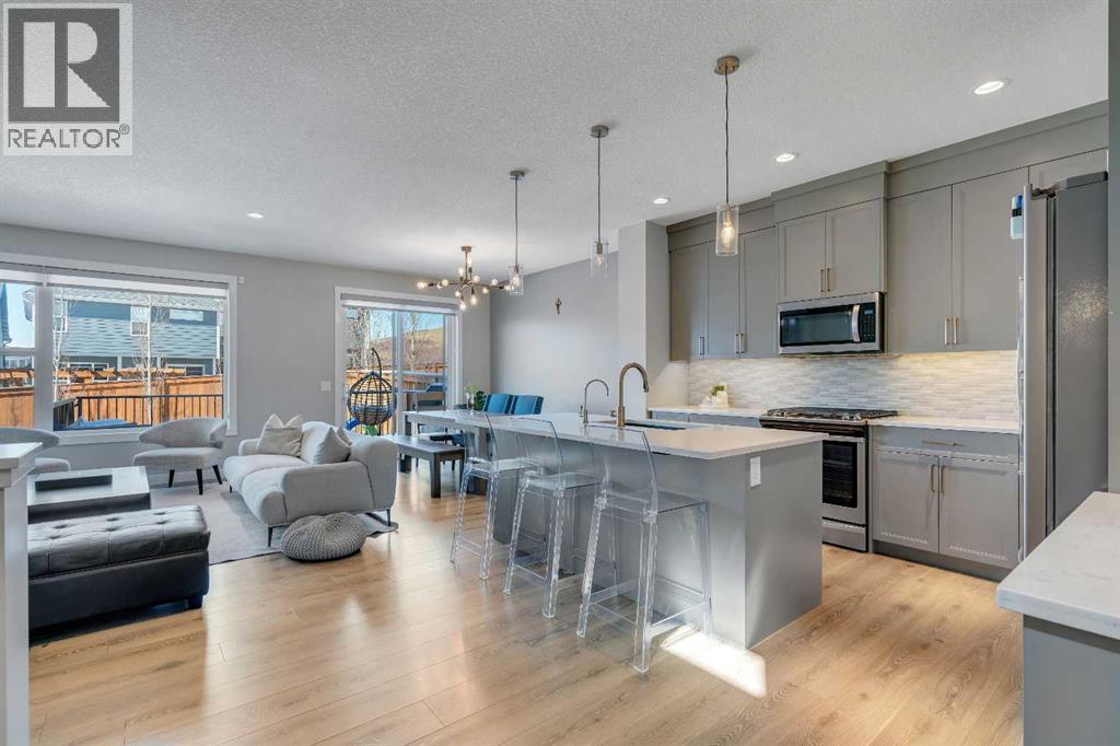 Property at 27 Cranbrook Court SE image 3