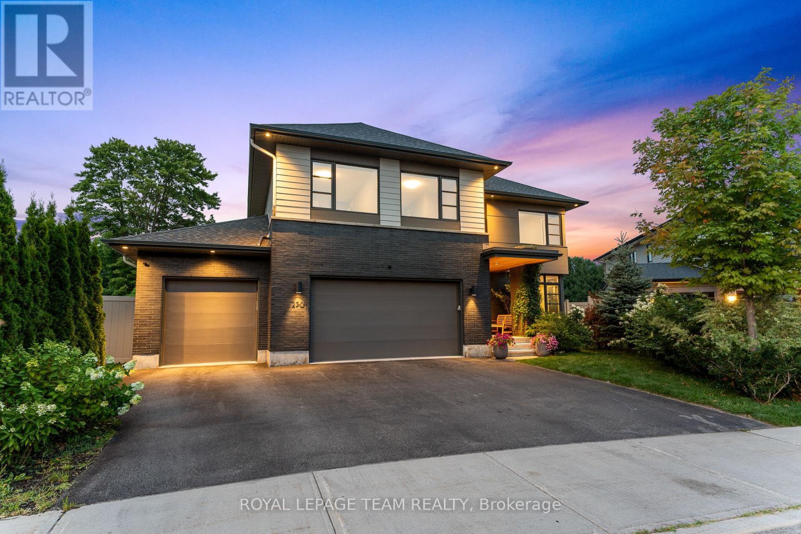 Property at 250 SUNNYRIDGE CRESCENT image 2