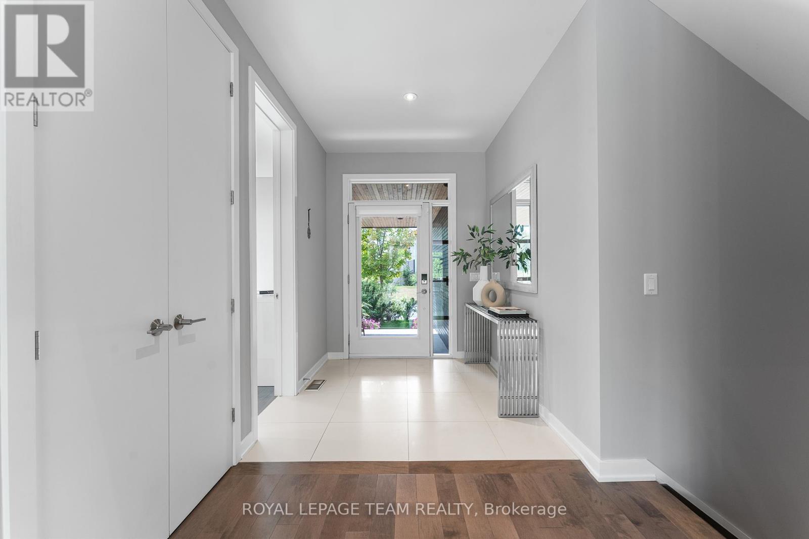 250 Sunnyridge Crescent, Ottawa, Ontario  K2M 0H3 - Photo 8 - X12324311