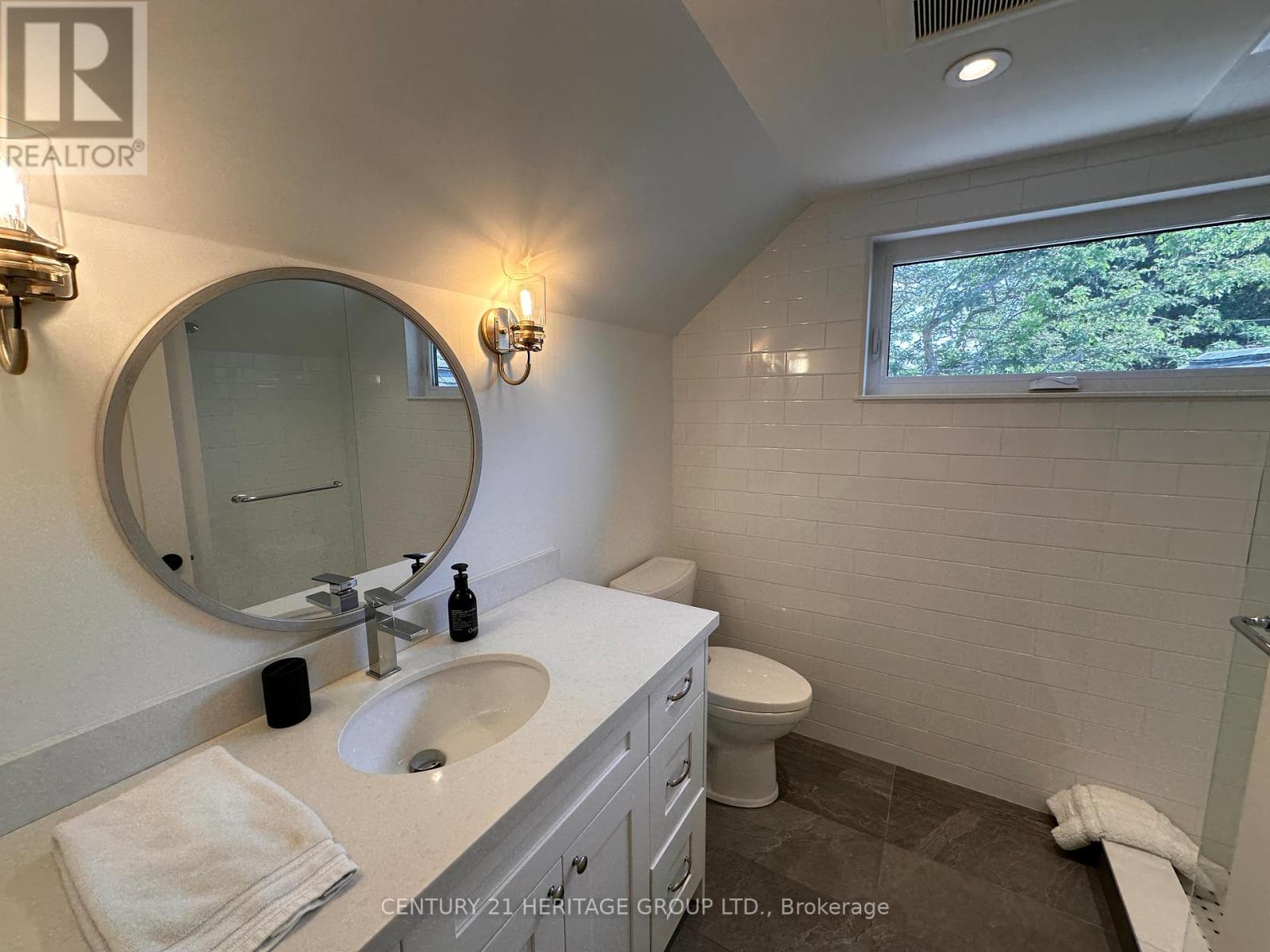 911 Lake Drive N, Georgina, Ontario  L4P 3E9 - Photo 33 - N12324233